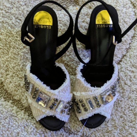 Eloquii Shoes - Eloquii Black/offwhite block heels T strap sandal